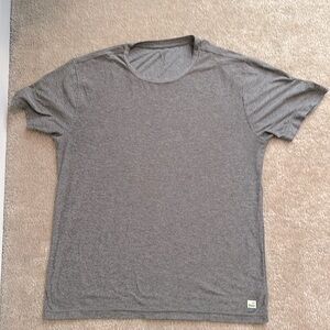 Vuori Strato Tech Tee Charcoal Gray Crew Short Sleeve Tshirt V126 Men’s Medium